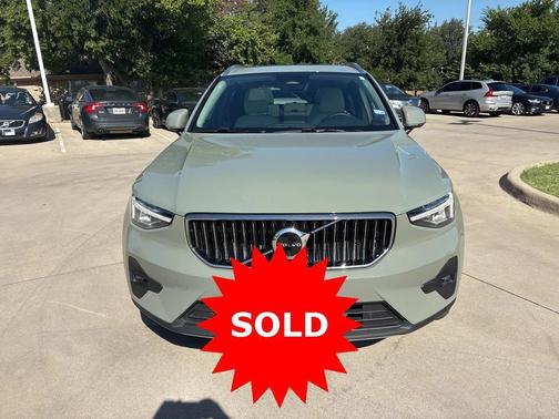 2023 Volvo XC40 B5 Plus Bright Theme