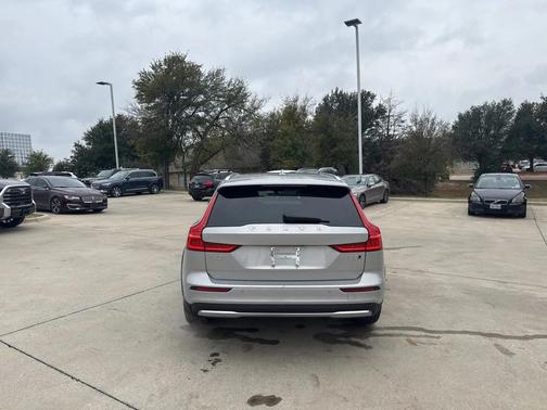 2025 Volvo V60 Cross Country B5 Plus