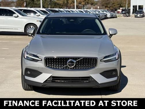 2025 Volvo V60 Cross Country B5 Plus