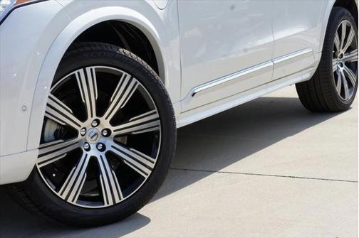 2025 Volvo XC90 Plug-In Hybrid T8 Plus 7-Seater