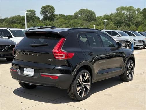2025 Volvo XC40 B5 Plus Dark Theme