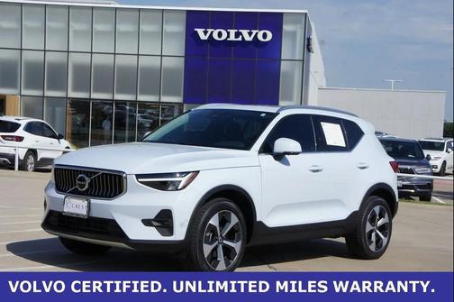 2025 Volvo XC40 B5 Plus Bright Theme