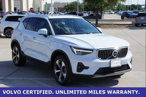 2025 Volvo XC40 B5 Plus Bright Theme