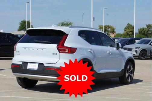 2025 Volvo XC40 B5 Plus Bright Theme
