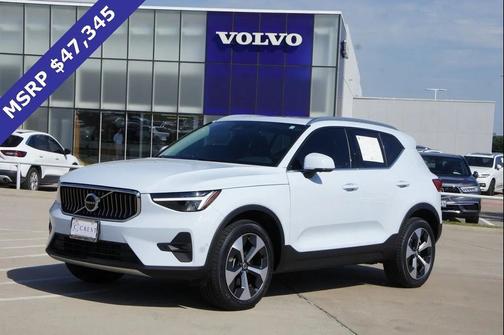 2025 Volvo XC40 B5 Plus Bright Theme