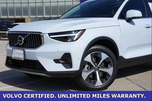 2025 Volvo XC40 B5 Plus Bright Theme