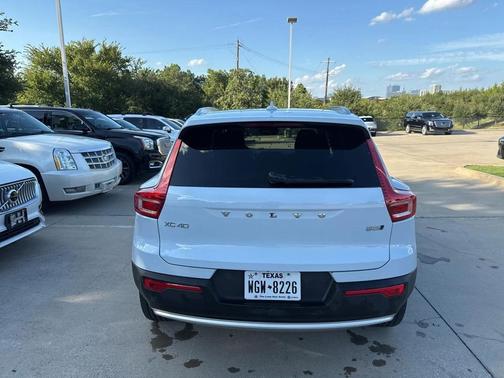 2025 Volvo XC40 B5 Plus Bright Theme