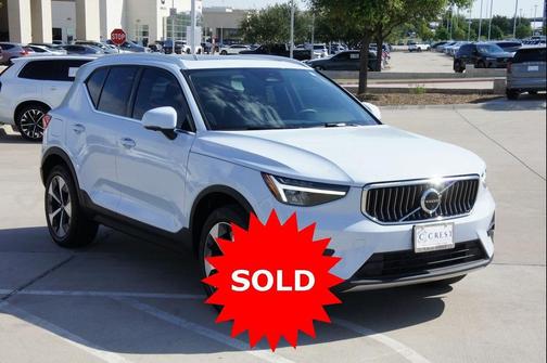 2025 Volvo XC40 B5 Plus Bright Theme