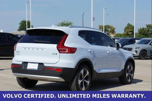 2025 Volvo XC40 B5 Plus Bright Theme