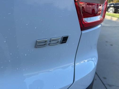 2025 Volvo XC40 B5 Plus Bright Theme