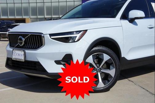 2025 Volvo XC40 B5 Plus Bright Theme