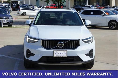 2025 Volvo XC40 B5 Plus Bright Theme