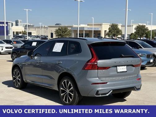 2023 Volvo XC60 B5 Plus Dark Theme