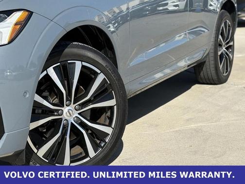 2023 Volvo XC60 B5 Plus Dark Theme