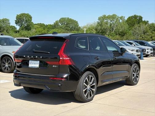 2023 Volvo XC60 B5 Ultimate Dark Theme