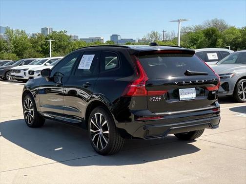 2023 Volvo XC60 B5 Ultimate Dark Theme