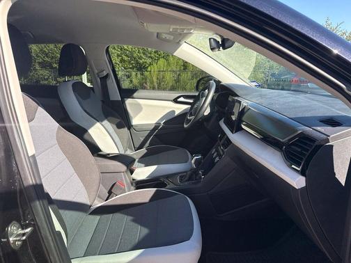 Deep Black Pearl 2025 Volkswagen Taos 1.5T S