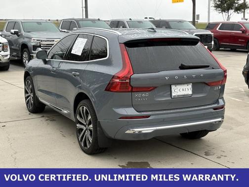 2023 Volvo XC60 B5 Ultimate Bright Theme