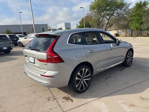 Silver Dawn Metallic 2023 Volvo XC60 B5 Ultimate Bright Theme