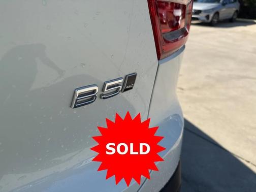2023 Volvo XC40 B5 Plus Bright Theme