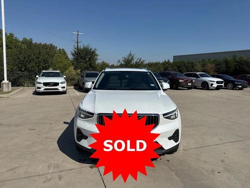 2023 Volvo XC40 B5 Plus Bright Theme