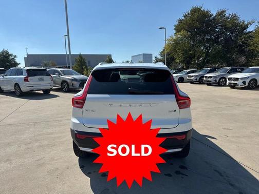 2023 Volvo XC40 B5 Plus Bright Theme