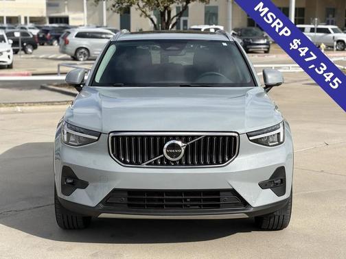 2025 Volvo XC40 B5 Plus Bright Theme
