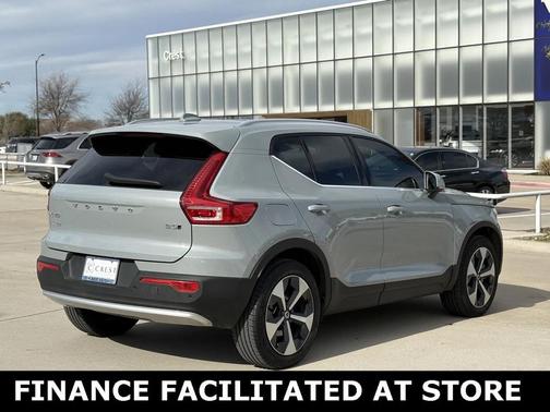 2025 Volvo XC40 B5 Plus Bright Theme