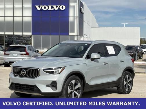2025 Volvo XC40 B5 Plus Bright Theme