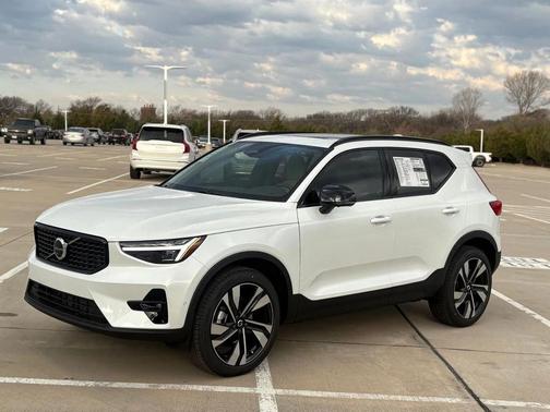 2026 Volvo XC40 B5 Ultra