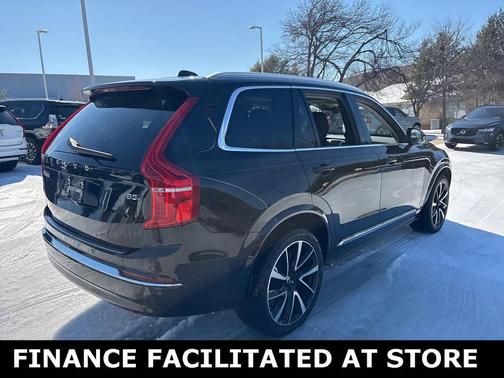2023 Volvo XC90 B5 Plus