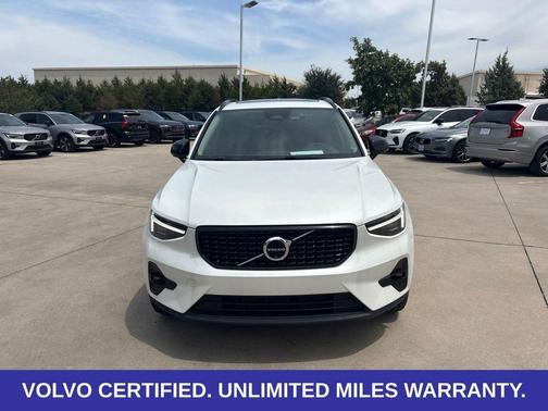 Crystal White Metallic 2024 Volvo XC40 Ultimate