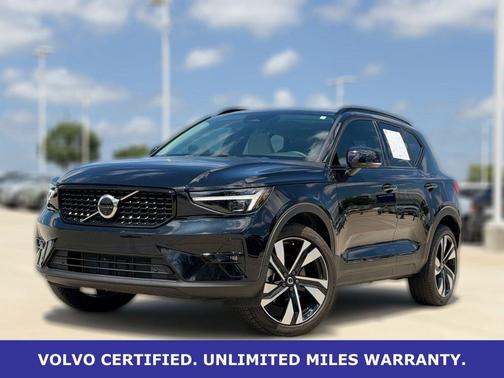 Onyx Black Metallic 2025 Volvo XC40 B5 Ultra Dark Theme