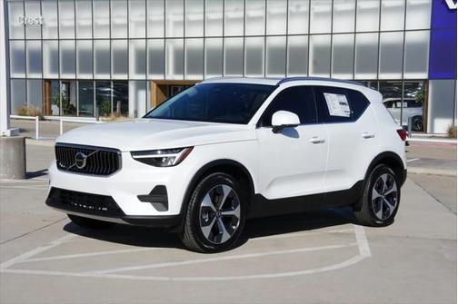 2025 Volvo XC40 B5 Core Bright Theme