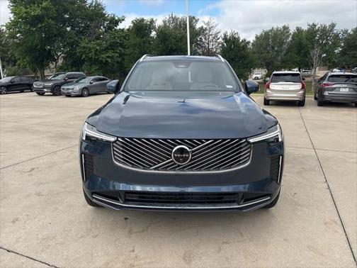 2025 Volvo XC90 B6 Plus 6-Seater