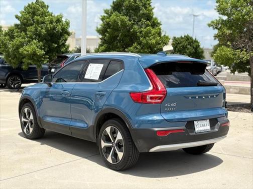 2023 Volvo XC40 B5 Plus Bright Theme