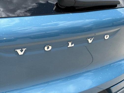 2023 Volvo XC40 B5 Plus Bright Theme