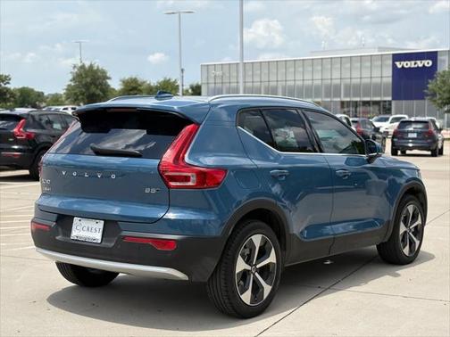 2023 Volvo XC40 B5 Plus Bright Theme