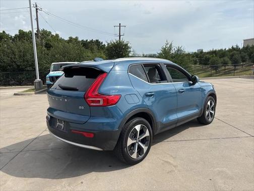 2023 Volvo XC40 B5 Plus Bright Theme