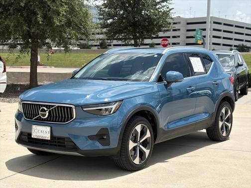 2023 Volvo XC40 B5 Plus Bright Theme