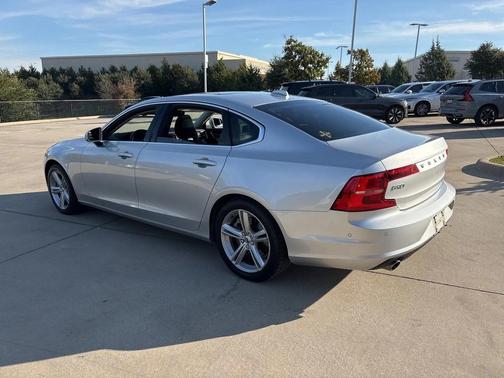 2018 Volvo S90 T5 Momentum