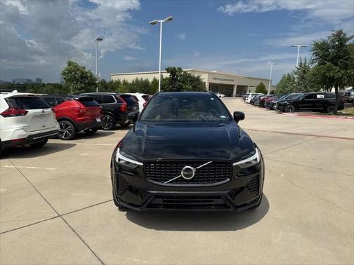 2023 Volvo XC60 B5 Ultimate Dark Theme