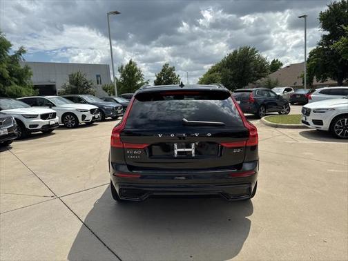 2023 Volvo XC60 B5 Ultimate Dark Theme