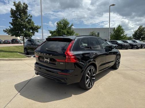 2023 Volvo XC60 B5 Ultimate Dark Theme