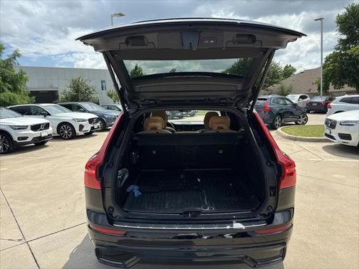 2023 Volvo XC60 B5 Ultimate Dark Theme