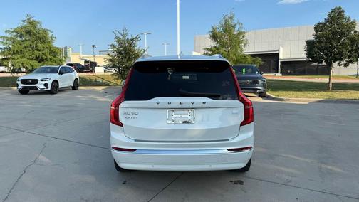 Crystal White 2024 Volvo XC90 Recharge Plug-In Hybrid Ultimate