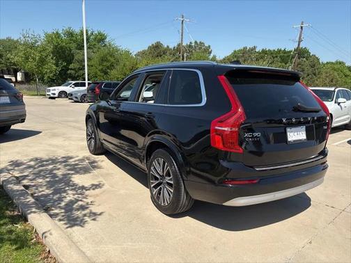 2022 Volvo XC90 T6 Momentum