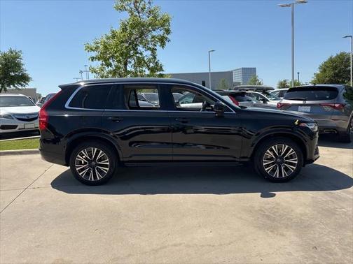 2022 Volvo XC90 T6 Momentum