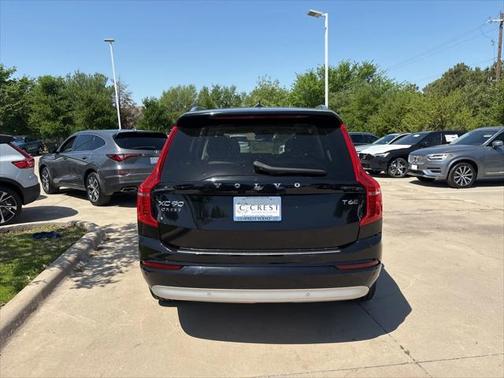 2022 Volvo XC90 T6 Momentum