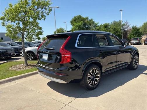 2022 Volvo XC90 T6 Momentum